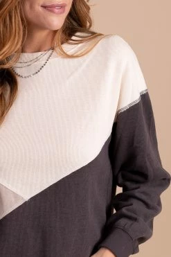 She + Sky Bundle Up Color Block Sweater - Gray 6 She + Sky Bundle Up Color Block Sweater - Gray -Bella Ella Sales BELLAELLA 11.17.21 7381 5000x scaled