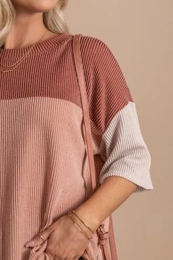 Tres Bien Casual Friday Ribbed Color Block Top -Bella Ella Sales CasualFridayRibbedColorBlockTophazelnutcloseup 5000x