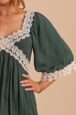 &merci Find Me In The Evergreens Lace Maxi Dress 6 &merci Find Me In The Evergreens Lace Maxi Dress -Bella Ella Sales FindMeInTheEvergreens Detail 5000x