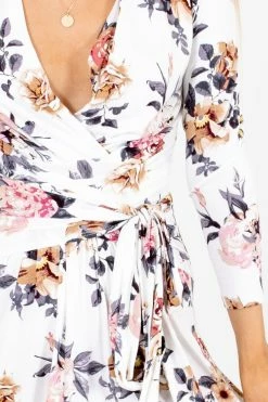 Les Amis Sunday Kind Of Love White Floral Knee-Length Dress 9 Les Amis Sunday Kind Of Love White Floral Knee-Length Dress -Bella Ella Sales Sunday Kind of Love White Dress Detail 5000x