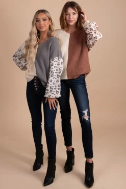 Eesome Wild Idea Two-Toned Knit Sweater -Bella Ella Sales full 1d6e424d 7de9 425d 8e10 fd329def0afe 5000x