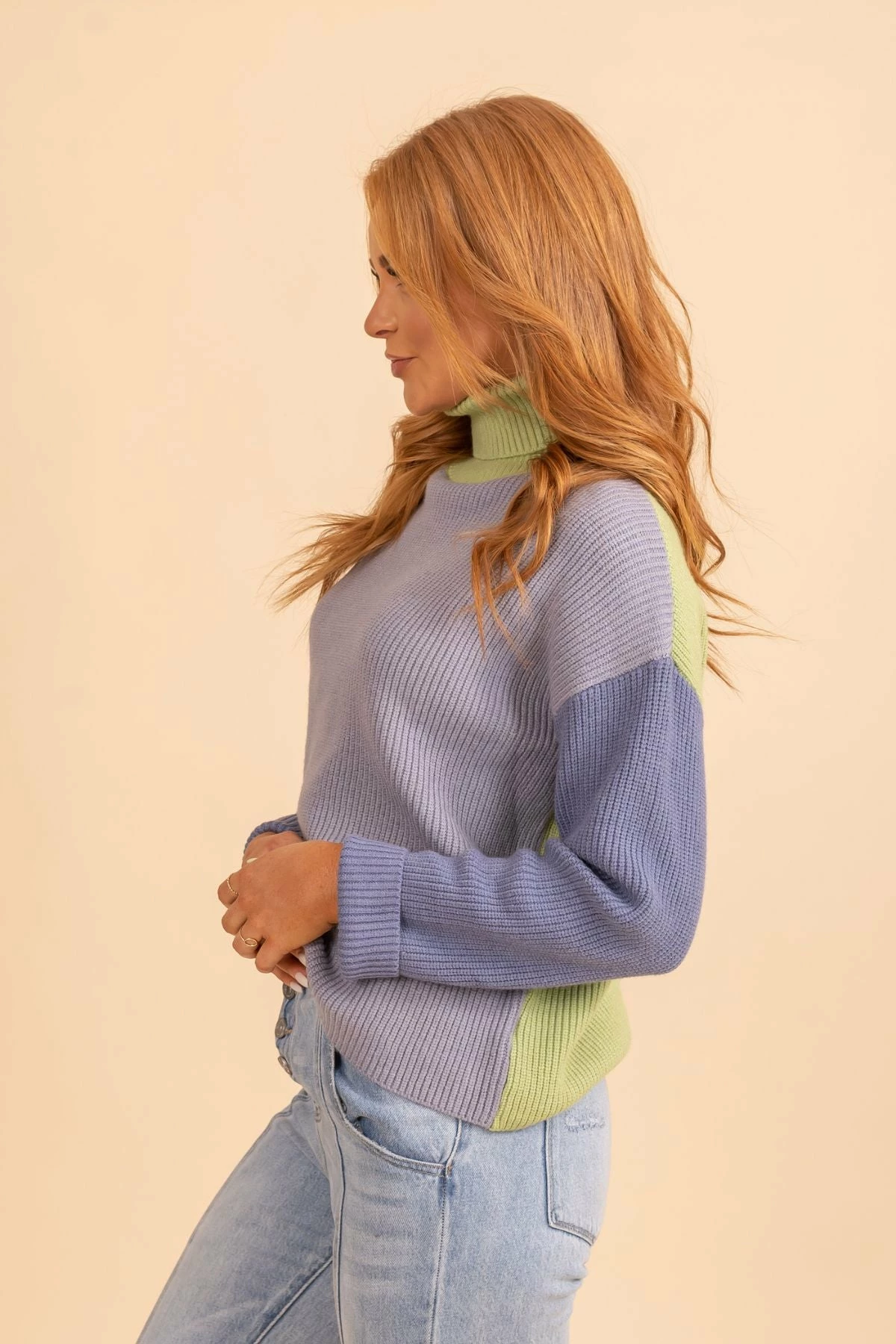 Wholesale Fashion Trends Painted Canvas Color Block Turtleneck Sweater 4 Wholesale Fashion Trends Painted Canvas Color Block Turtleneck Sweater - Image 4