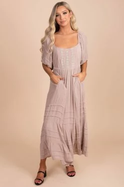Listicle Make It Sweet Pleated Maxi Dress